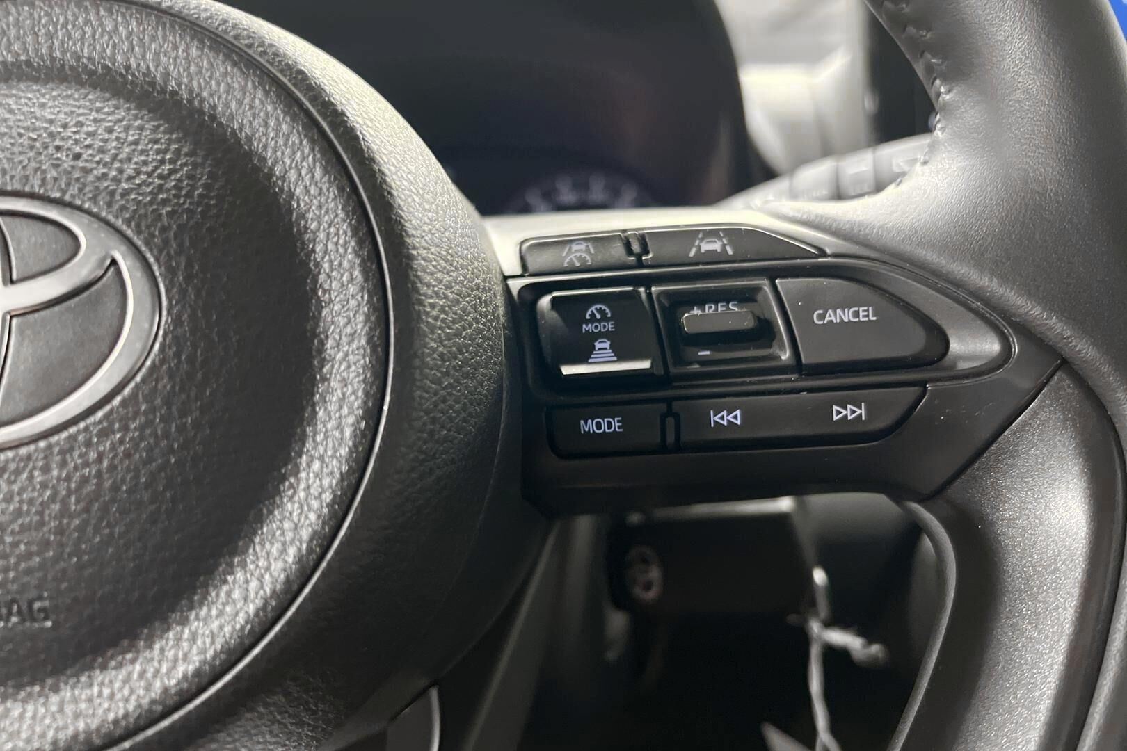 Toyota Yaris iso kuva 16