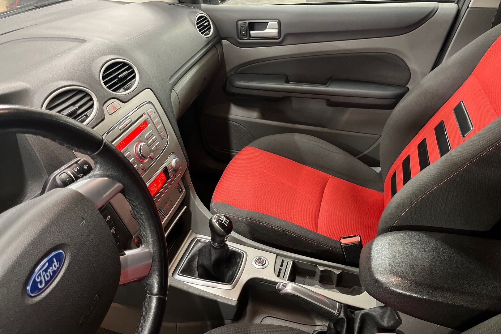 Ford Focus iso kuva 7