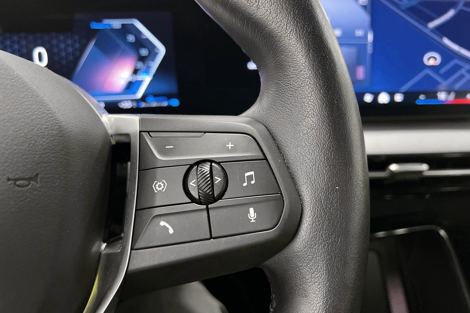 BMW X1 iso kuva 17