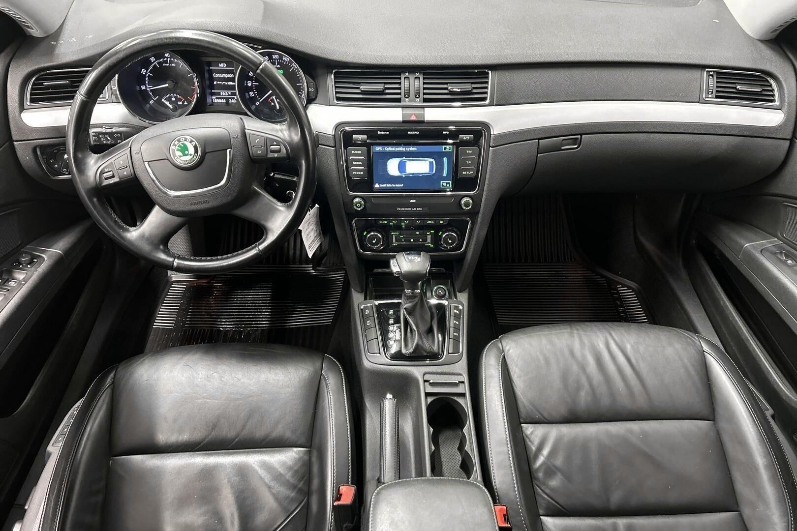 Skoda Superb iso kuva 10