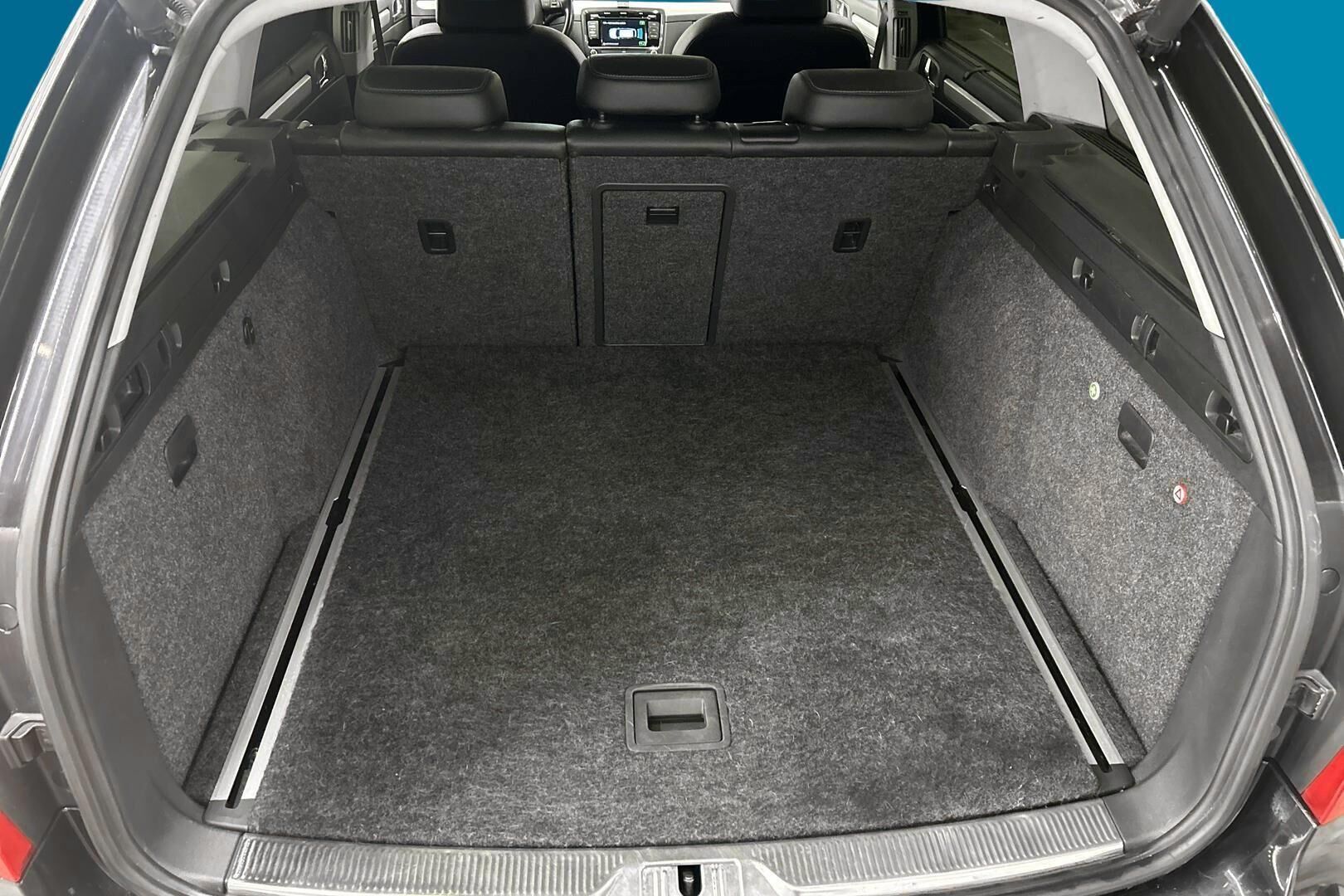 Skoda Superb iso kuva 11