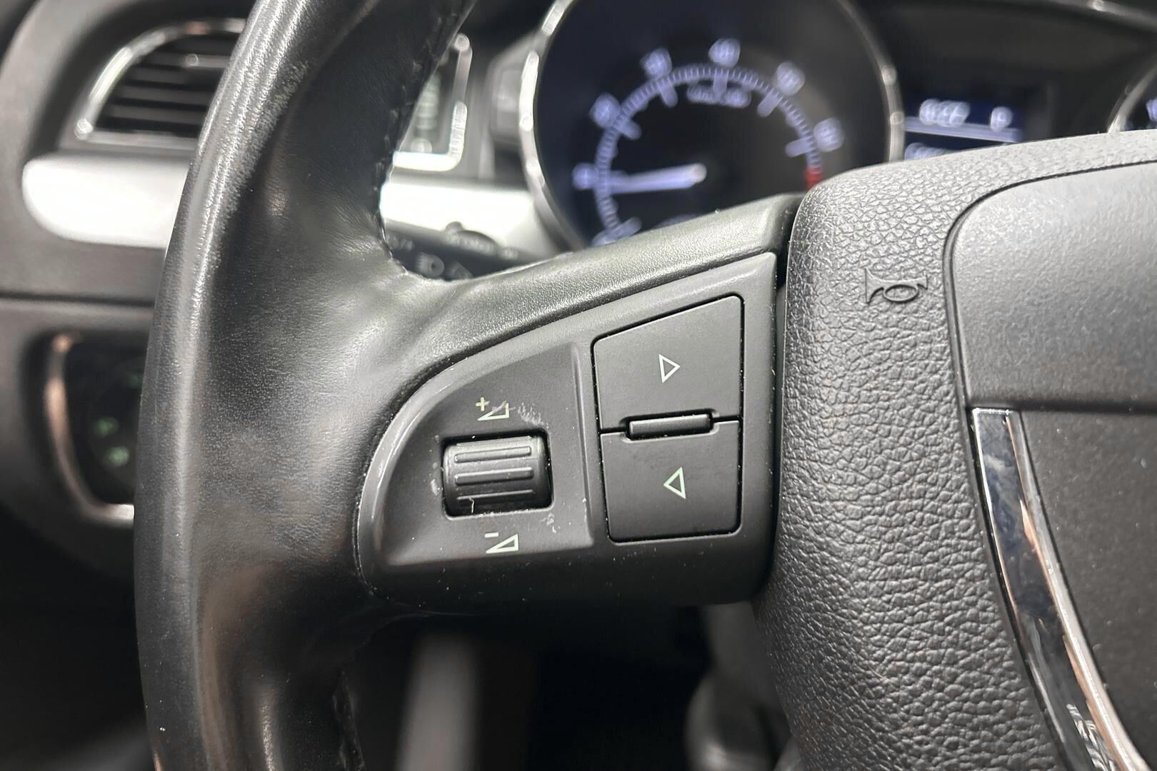 Skoda Superb iso kuva 14