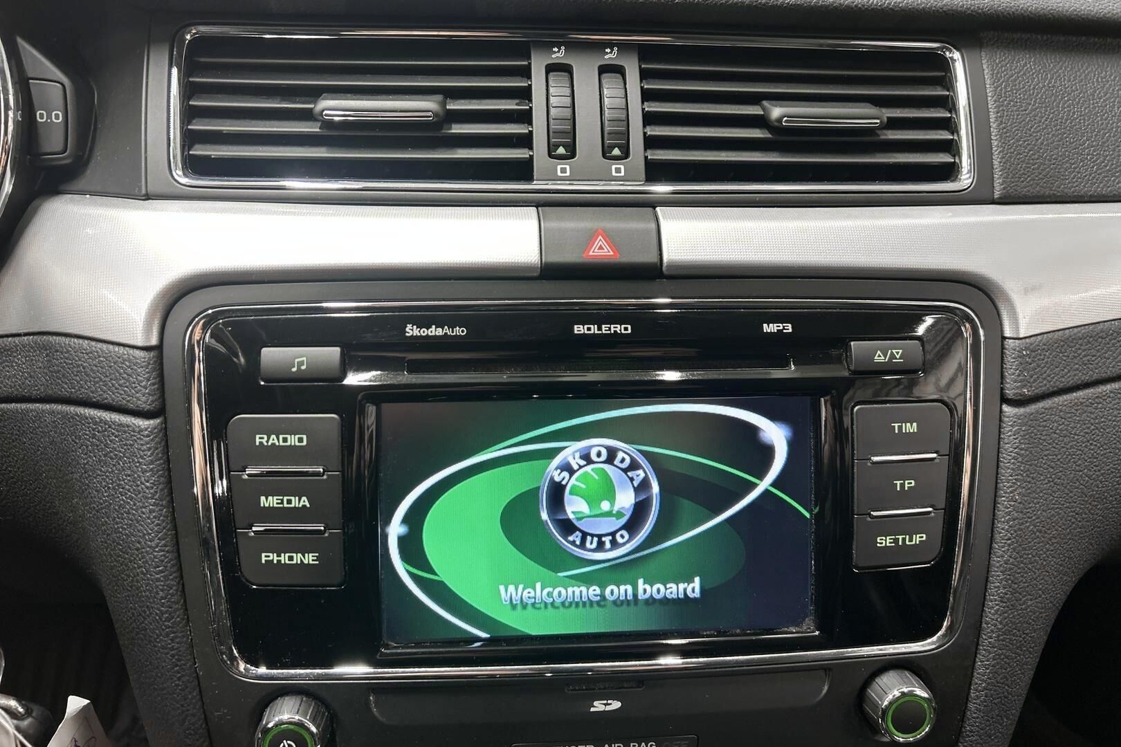 Skoda Superb iso kuva 16