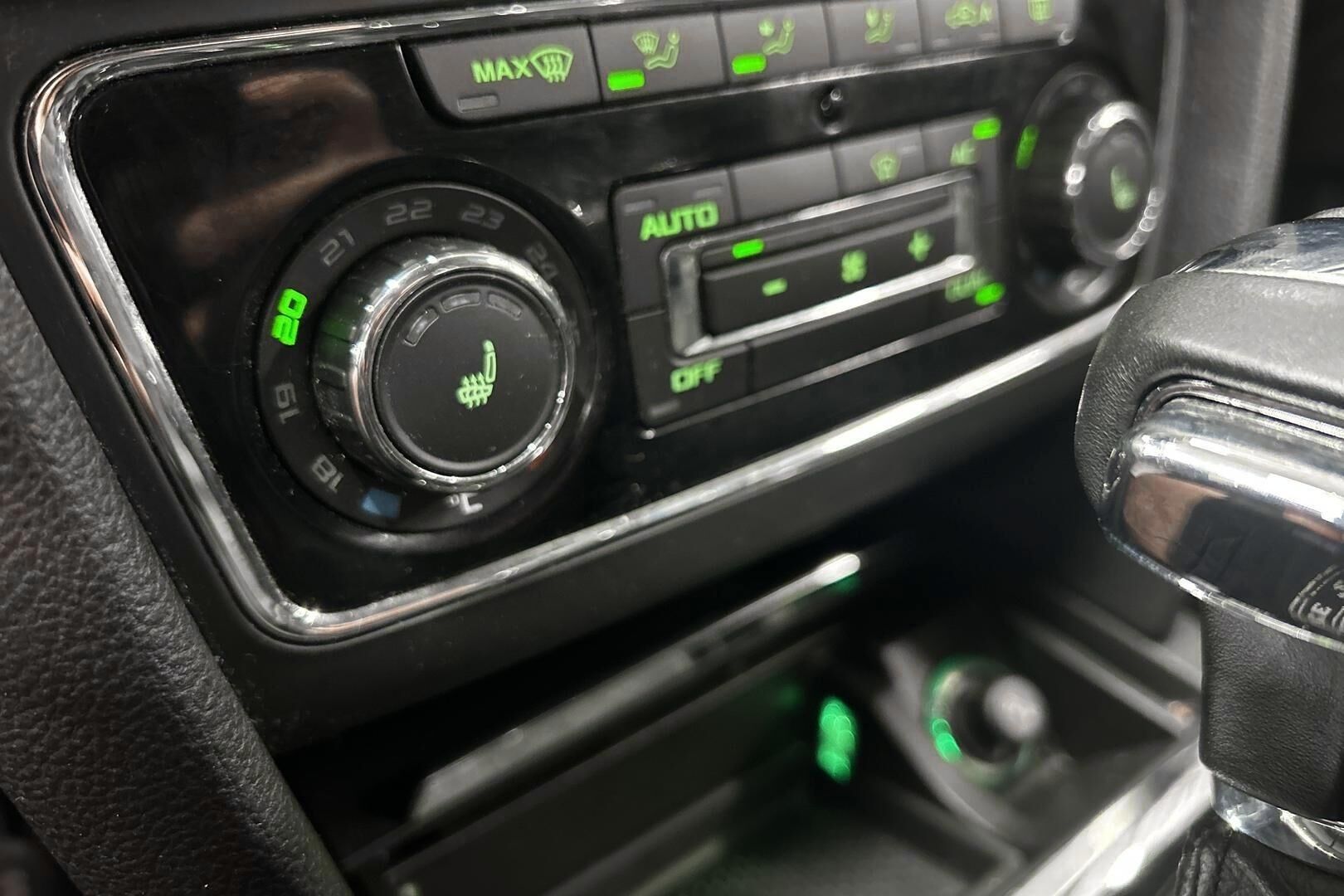 Skoda Superb iso kuva 18
