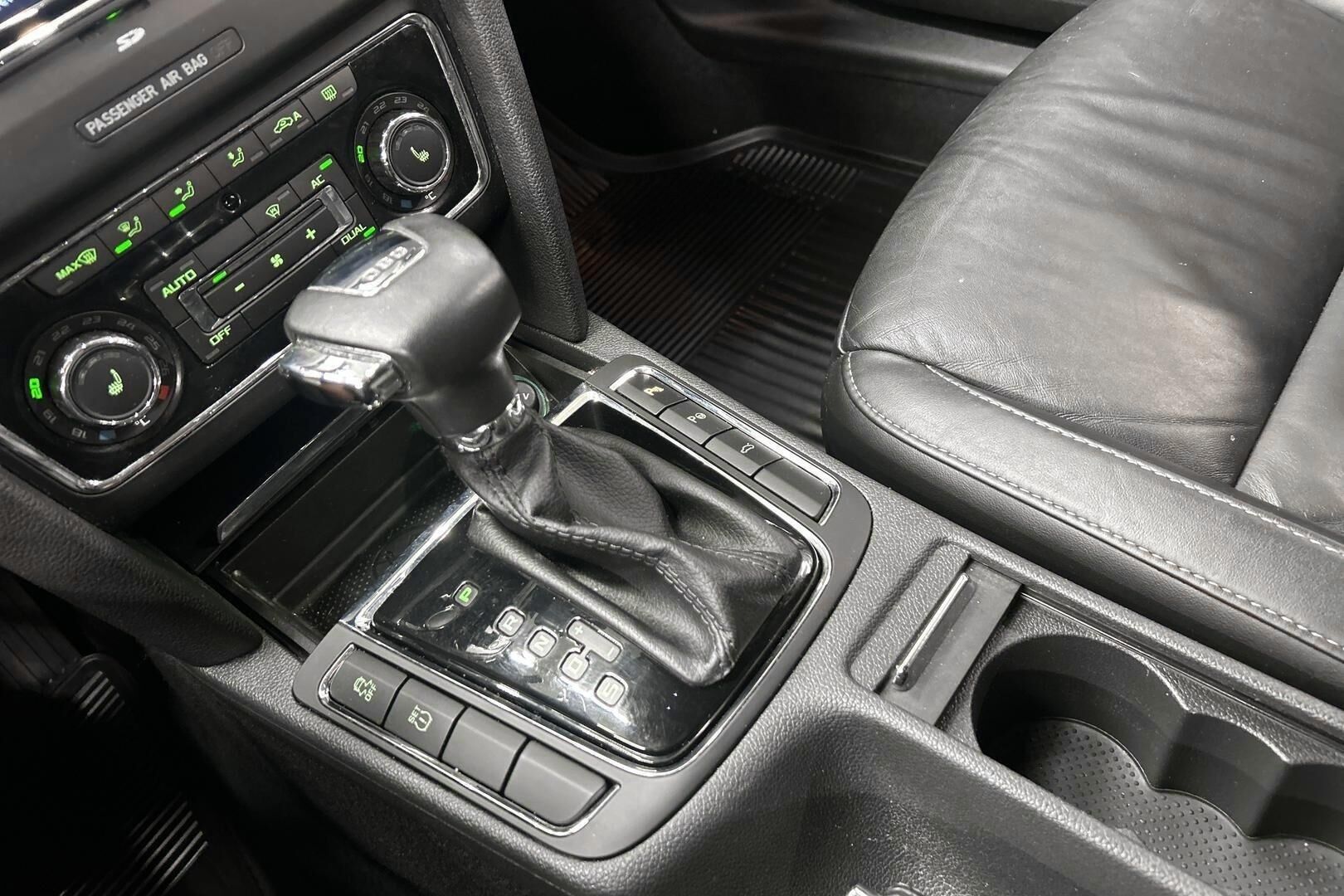 Skoda Superb iso kuva 19