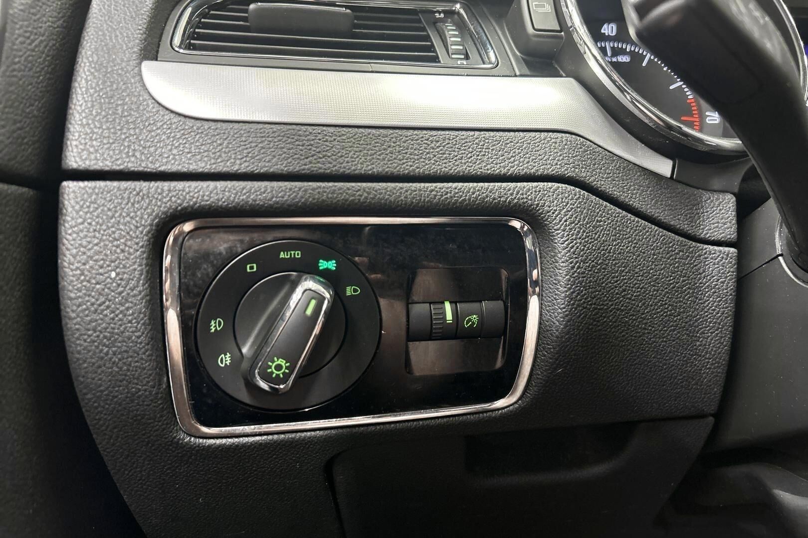 Skoda Superb iso kuva 20