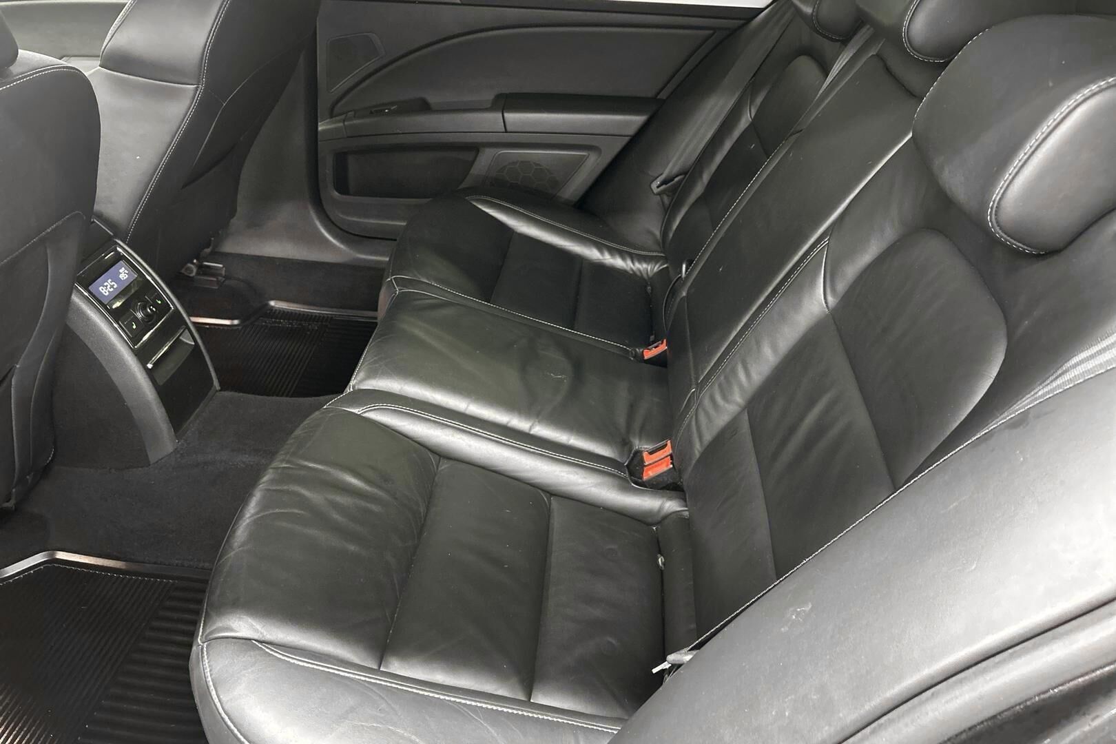 Skoda Superb iso kuva 9