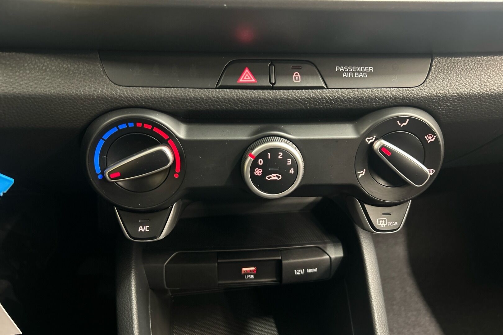Kia Stonic iso kuva 16