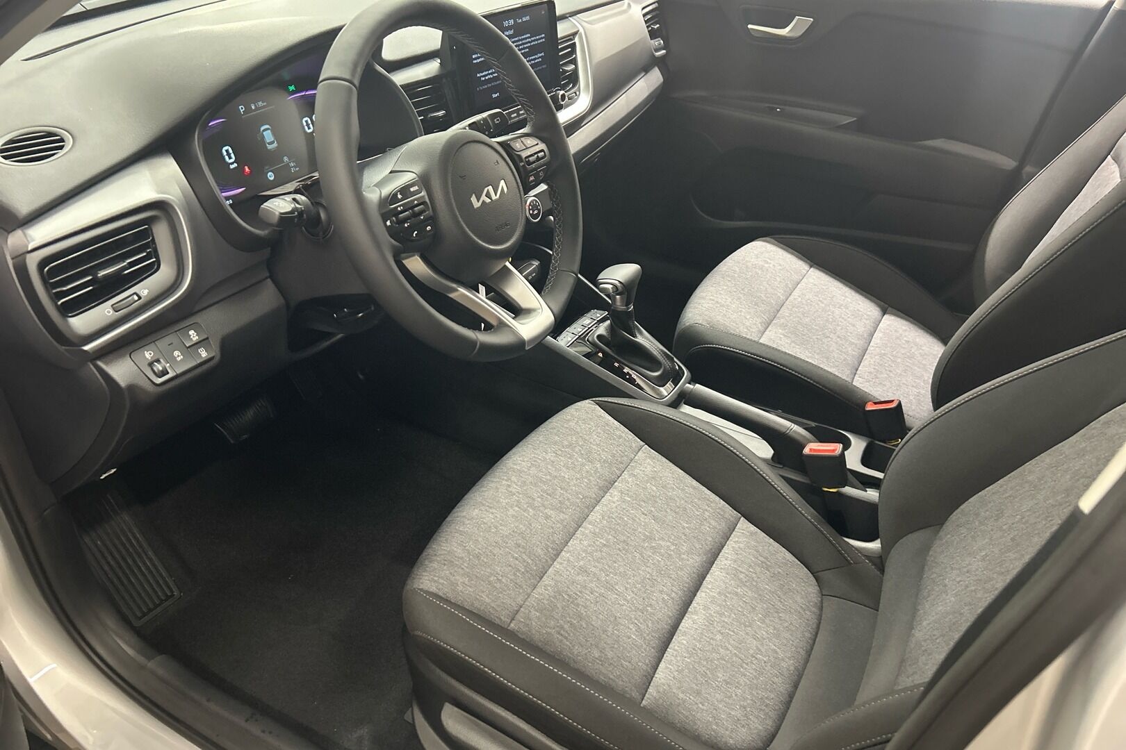 Kia Stonic iso kuva 7