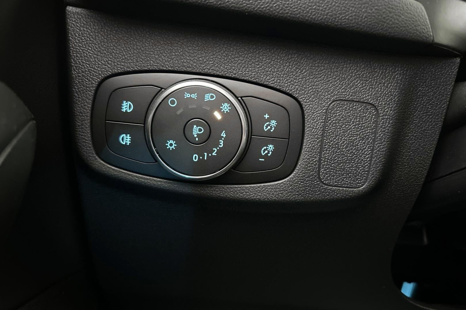 Ford Focus iso kuva 16