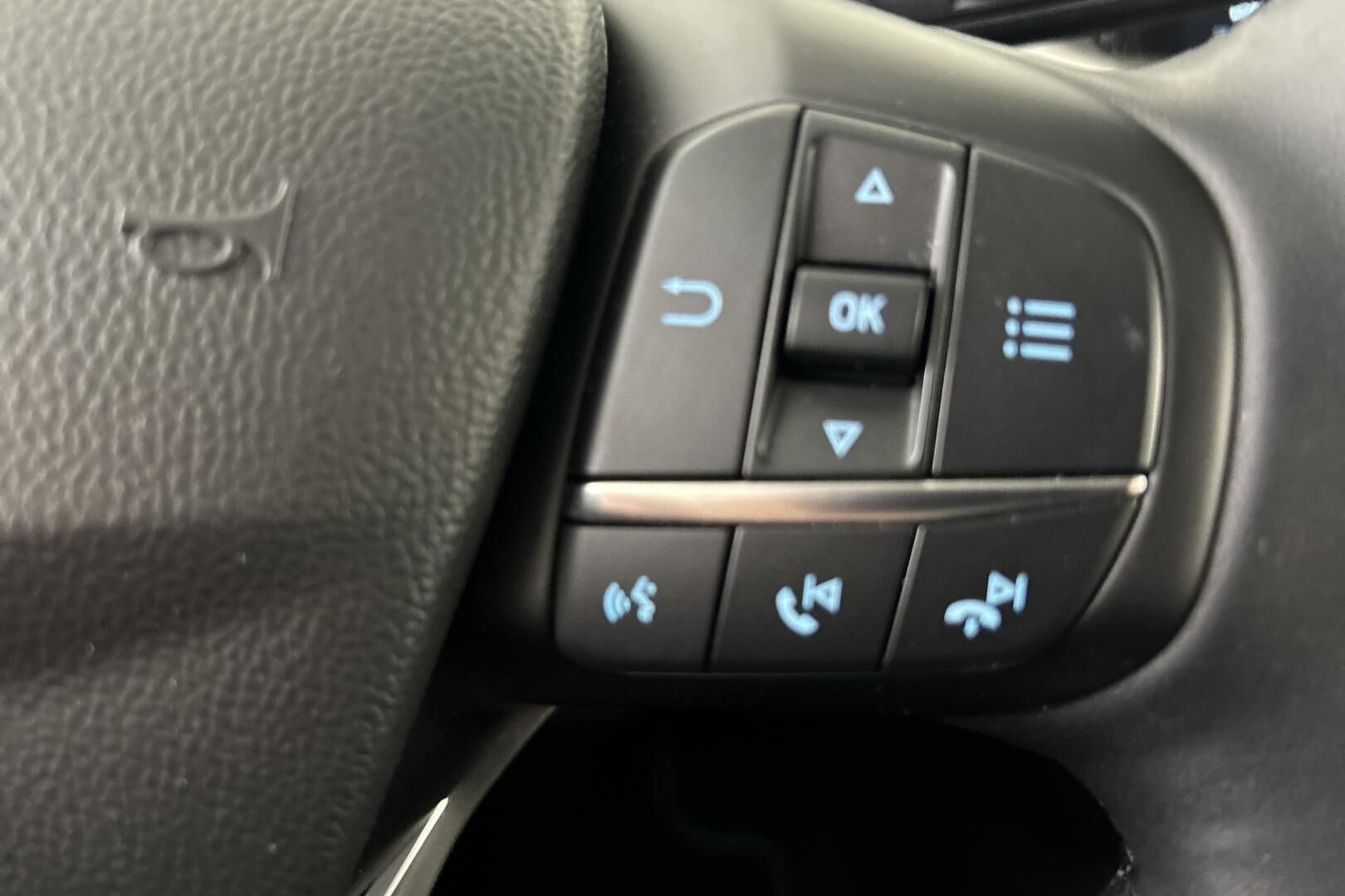 Ford Focus iso kuva 24