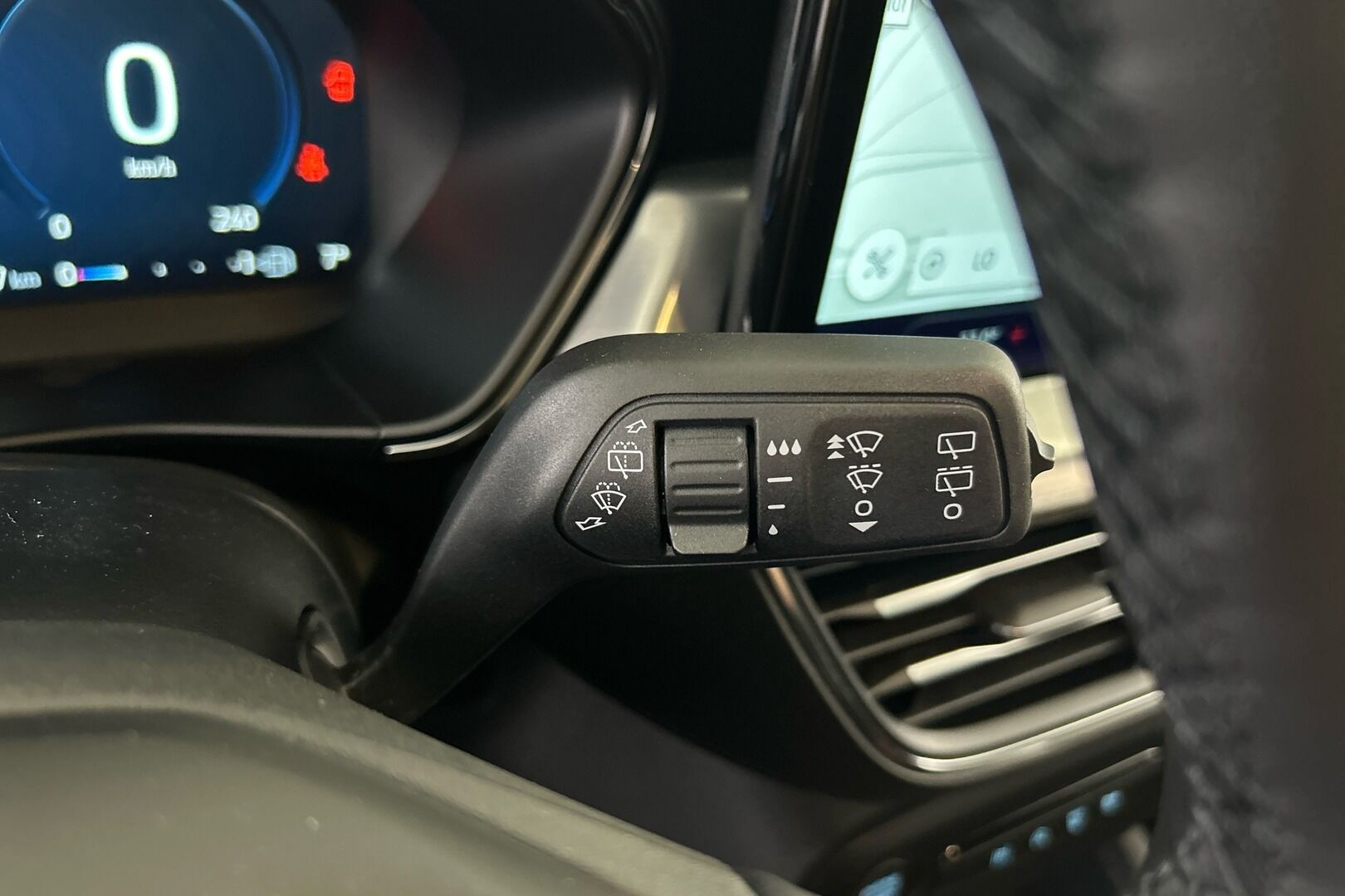 Ford Focus iso kuva 25