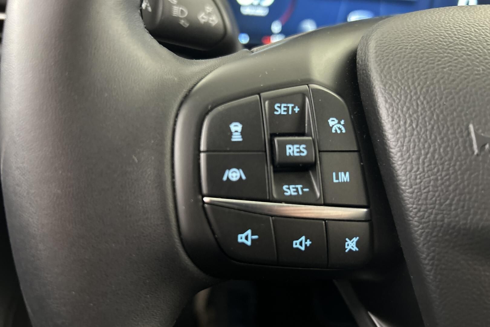 Ford Focus iso kuva 25
