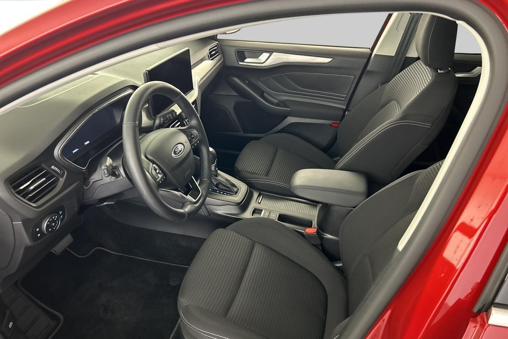 Ford Focus iso kuva 8
