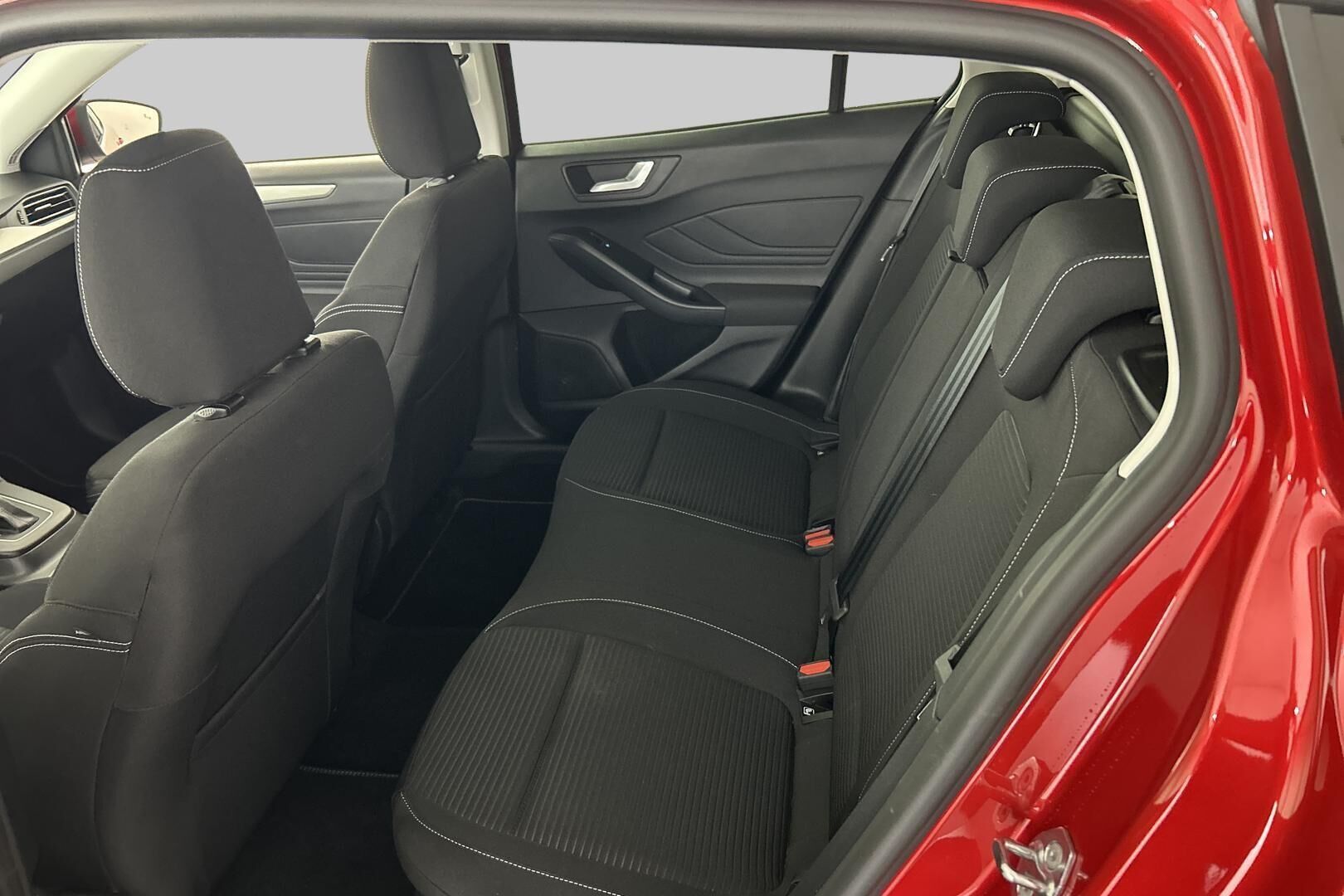 Ford Focus iso kuva 9