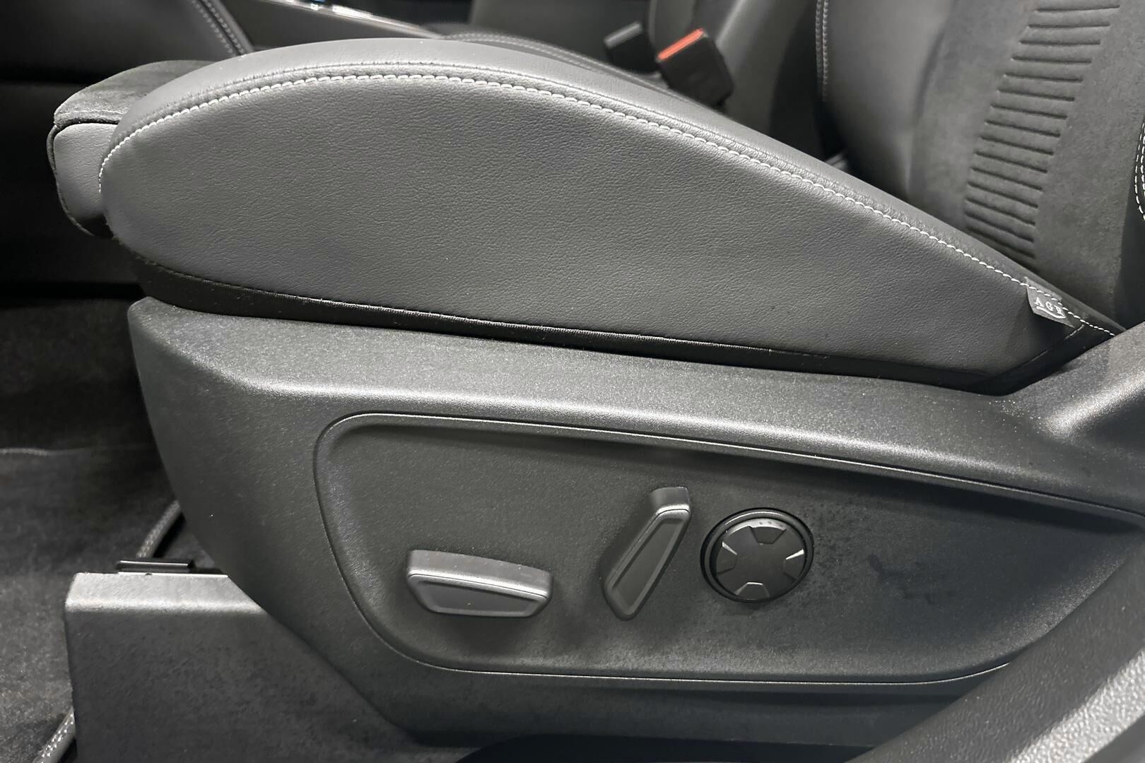 Ford Kuga iso kuva 16