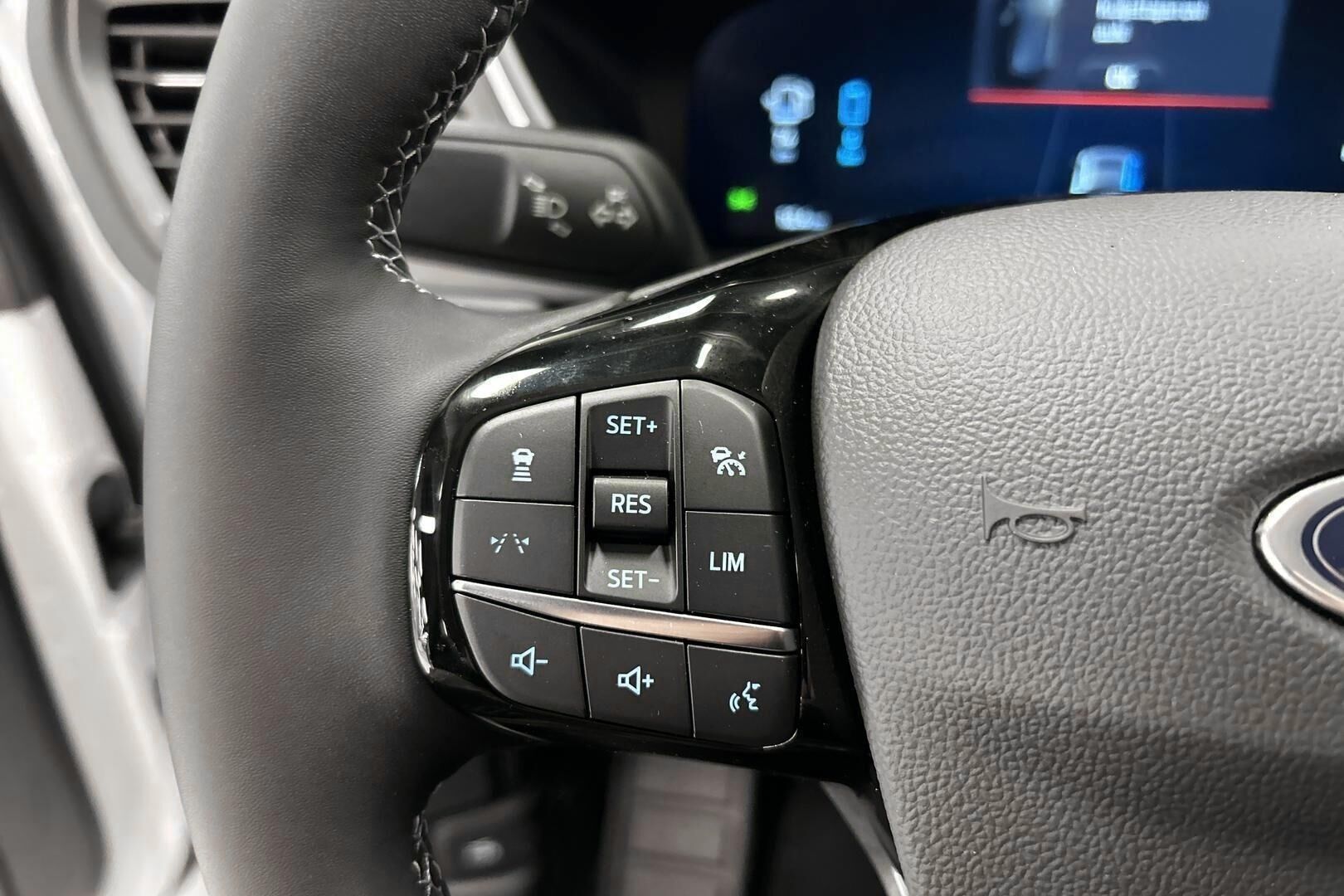 Ford Kuga iso kuva 29