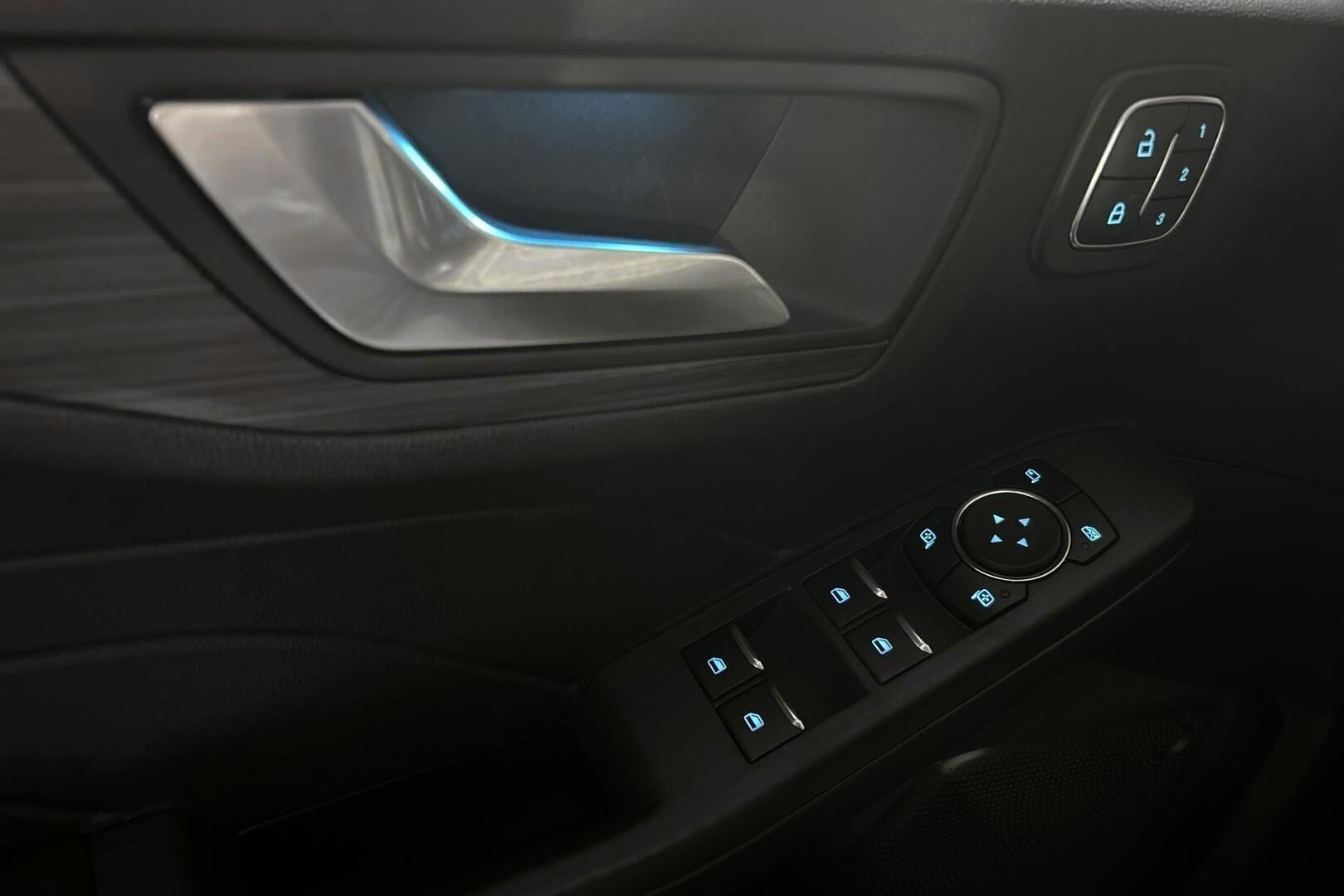 Ford Kuga iso kuva 23