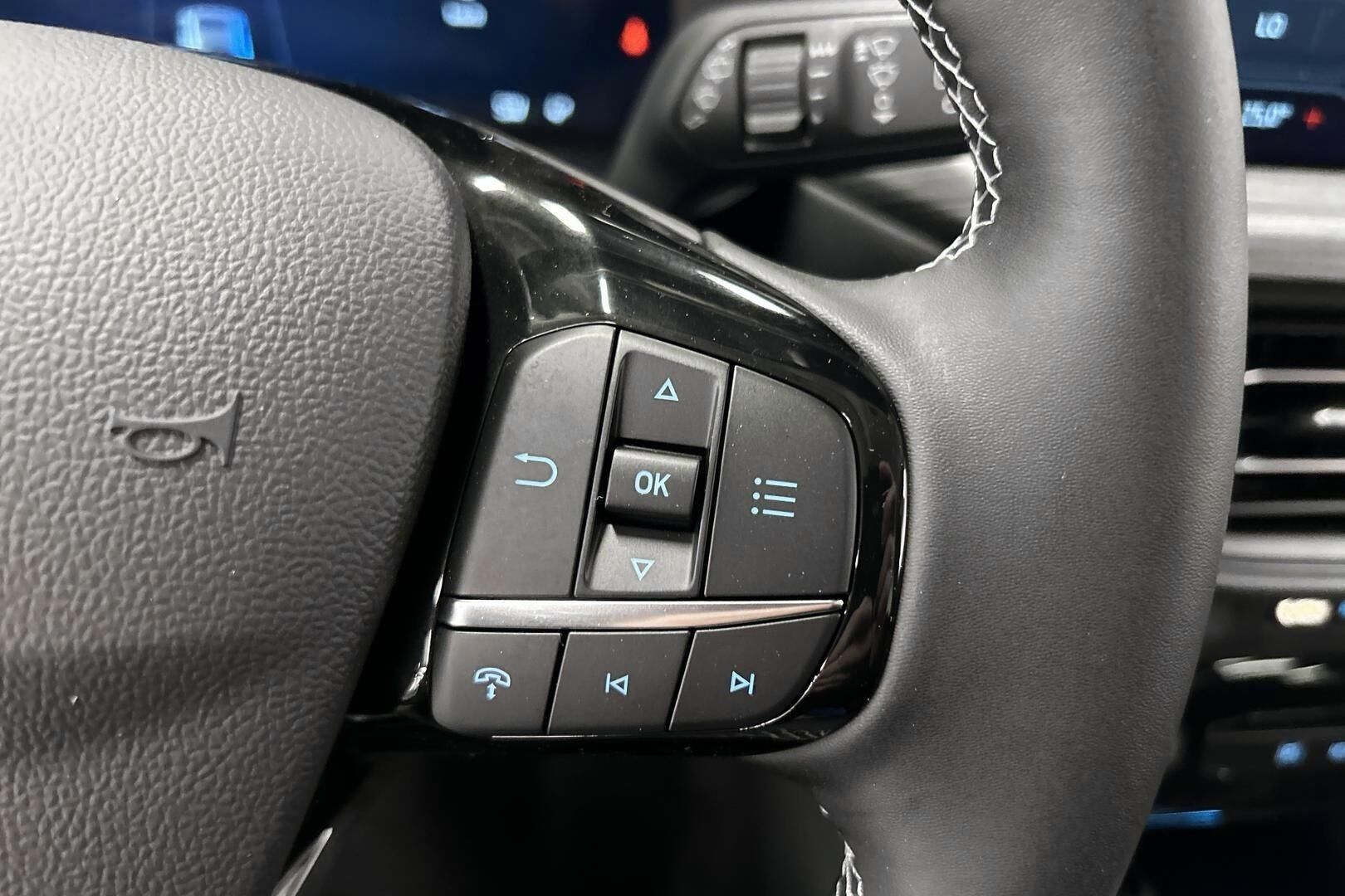 Ford Kuga iso kuva 18