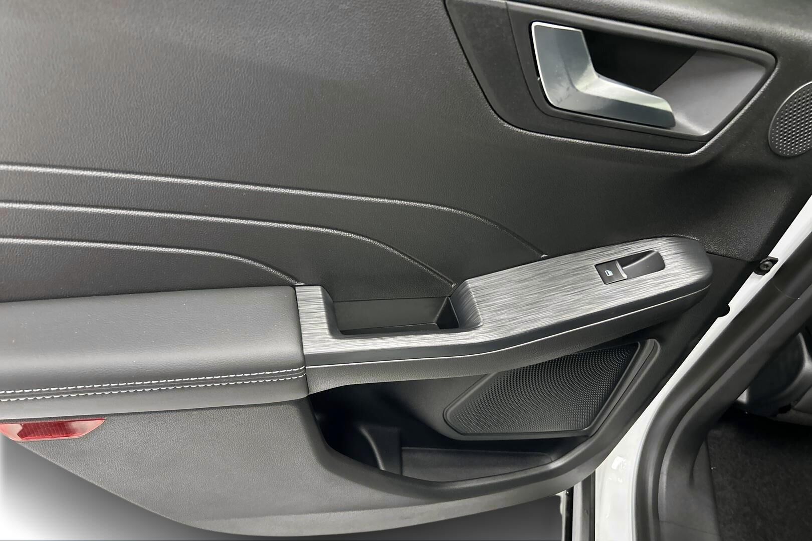 Ford Kuga iso kuva 31