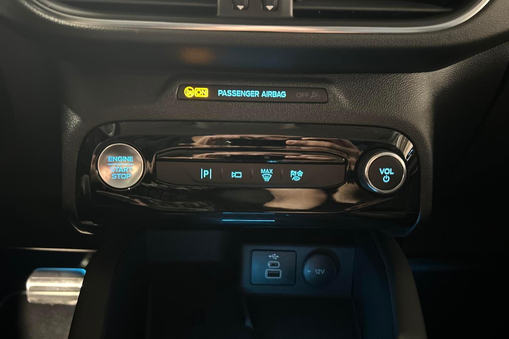 Ford Kuga iso kuva 32