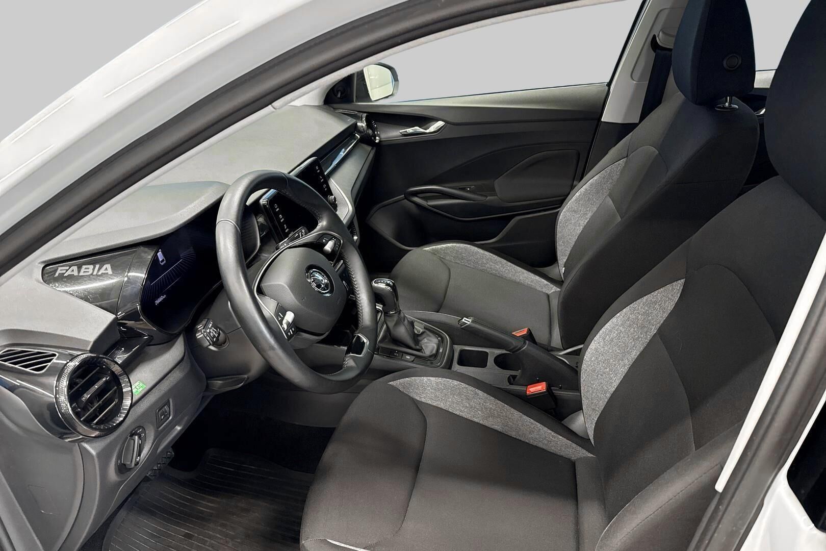 Skoda Fabia iso kuva 8