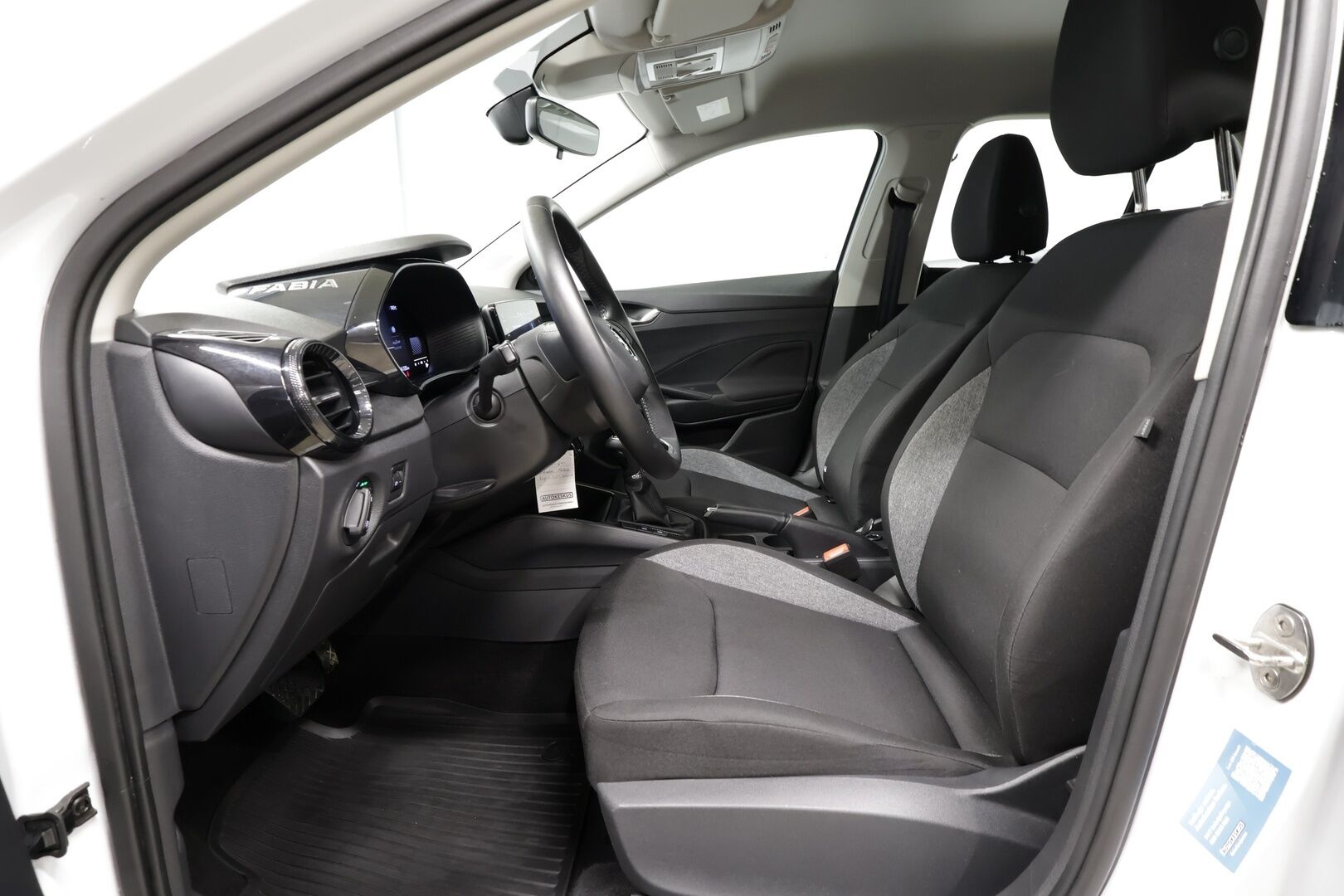 Skoda Fabia iso kuva 10