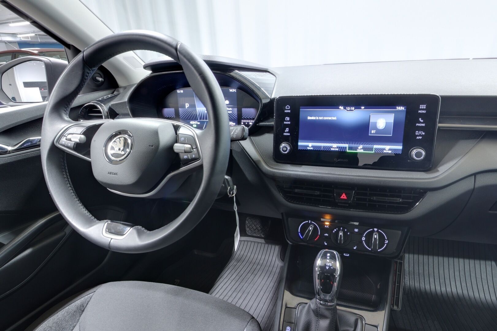 Skoda Fabia iso kuva 8