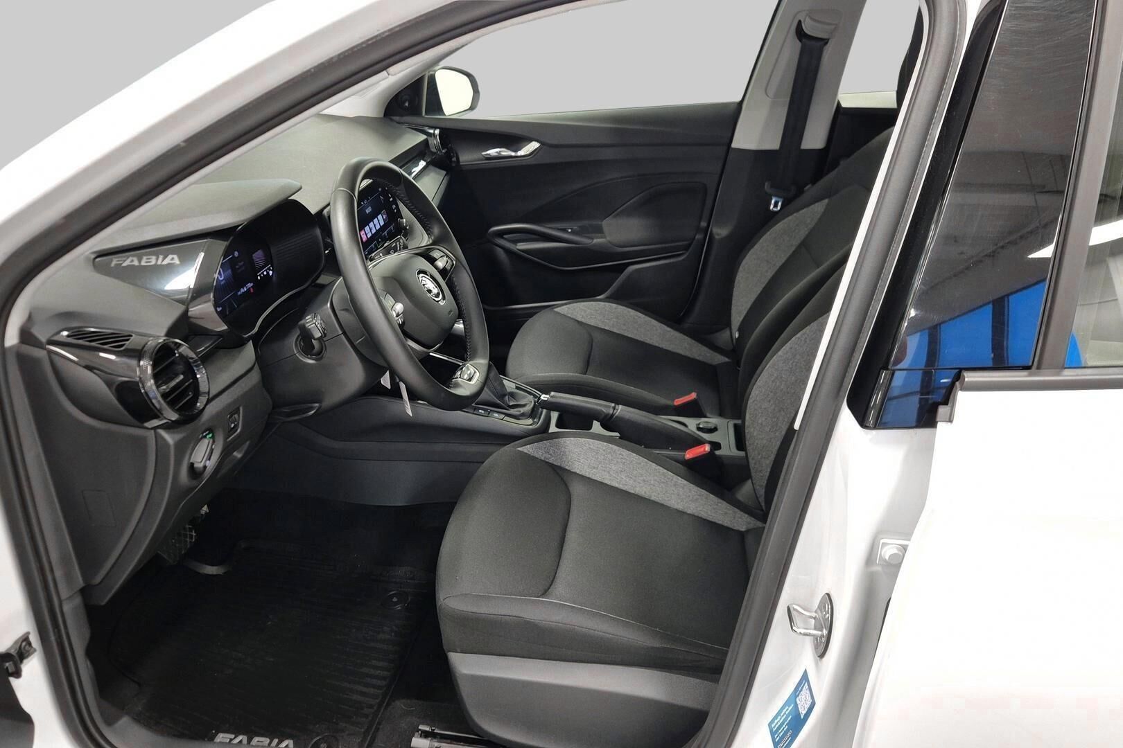 Skoda Fabia iso kuva 9