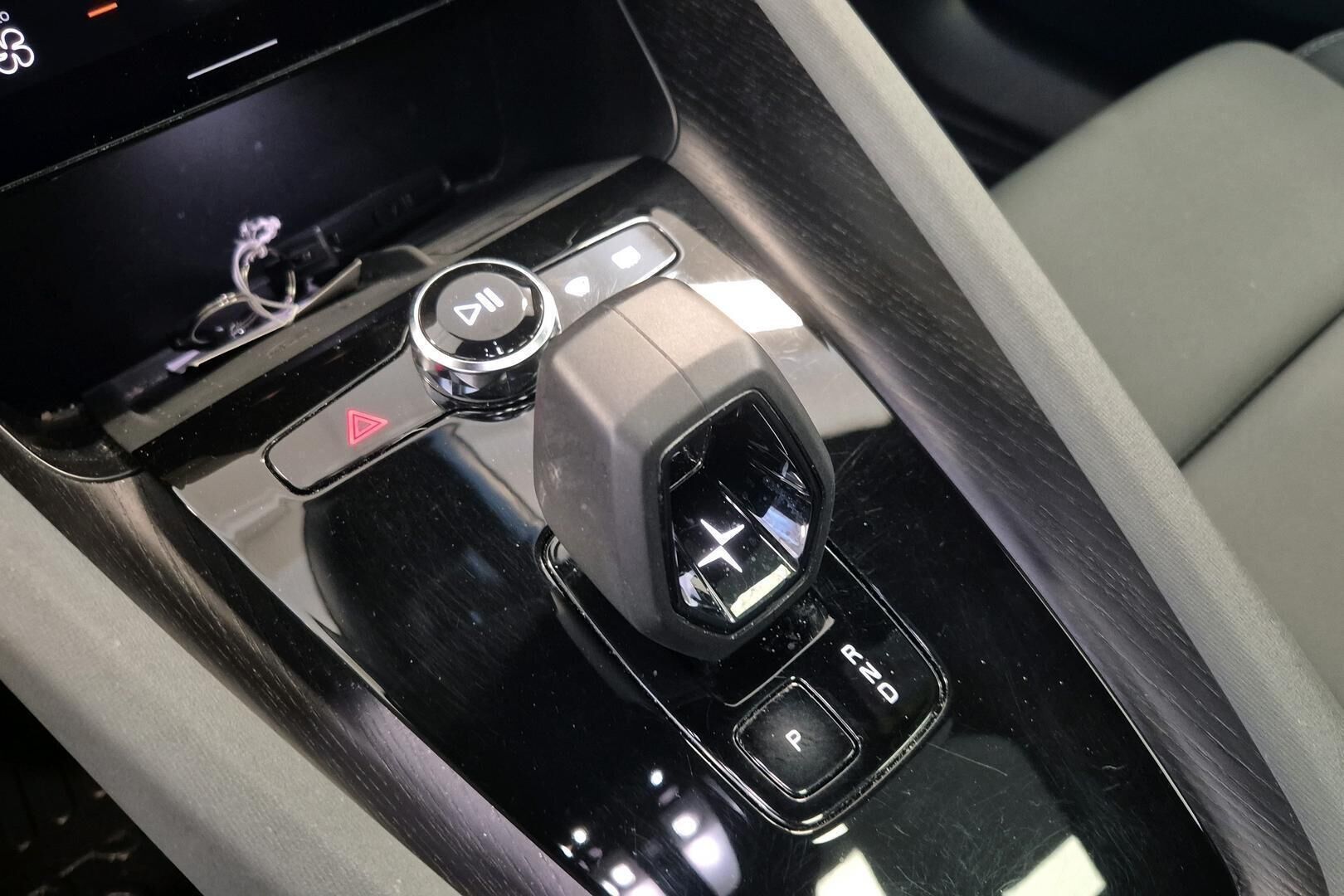 Polestar 2 iso kuva 12