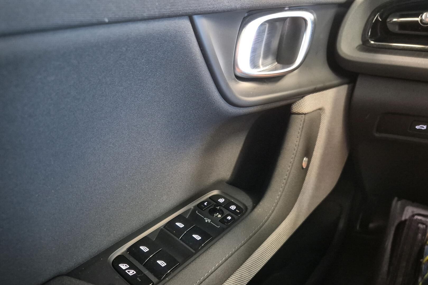 Polestar 2 iso kuva 15