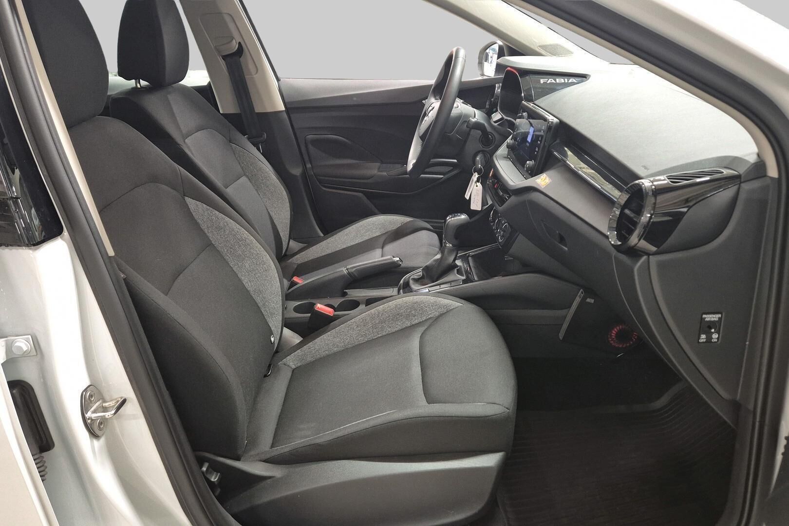 Skoda Fabia iso kuva 7