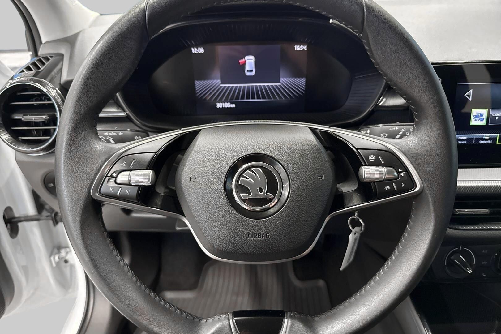Skoda Fabia iso kuva 17