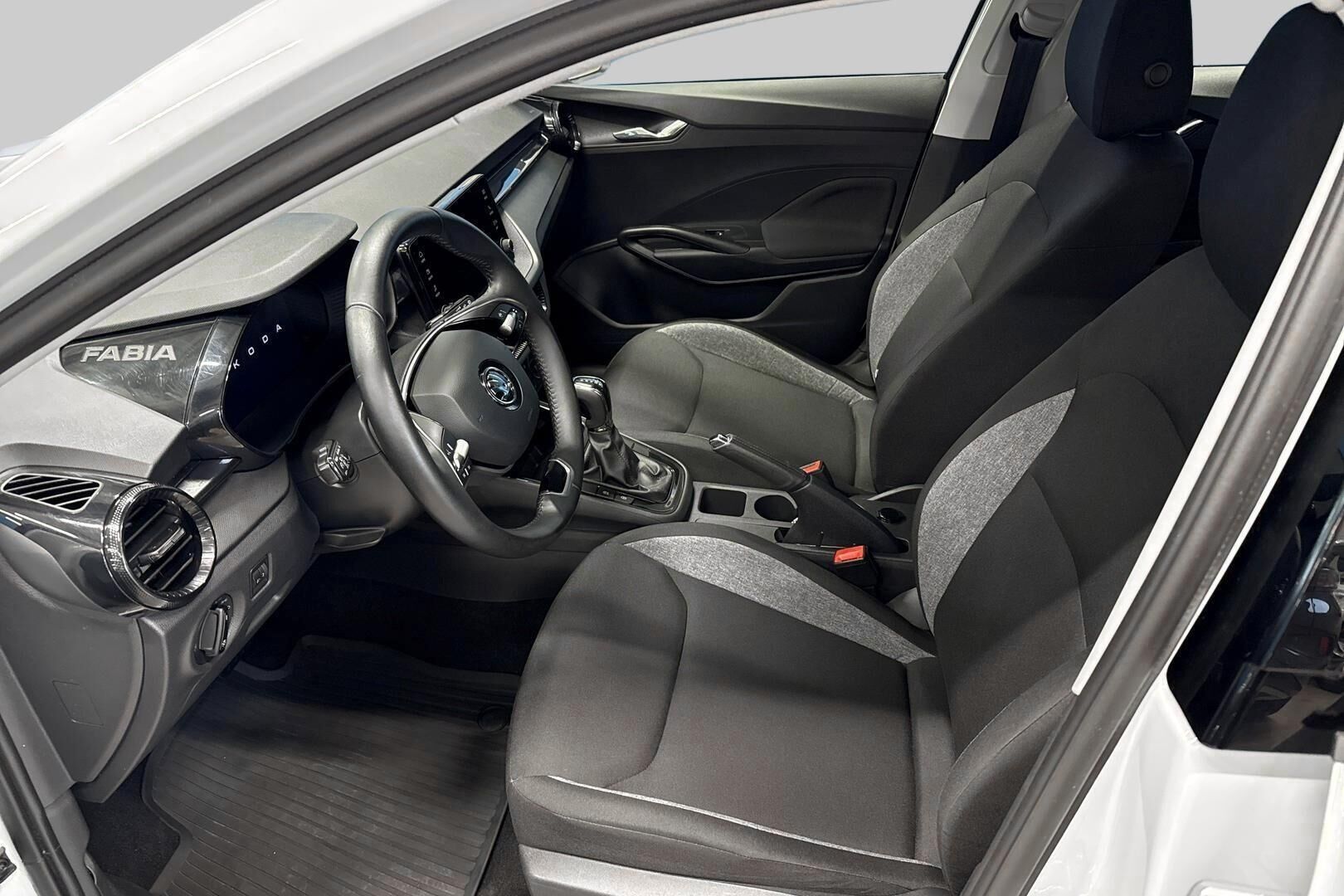 Skoda Fabia iso kuva 9