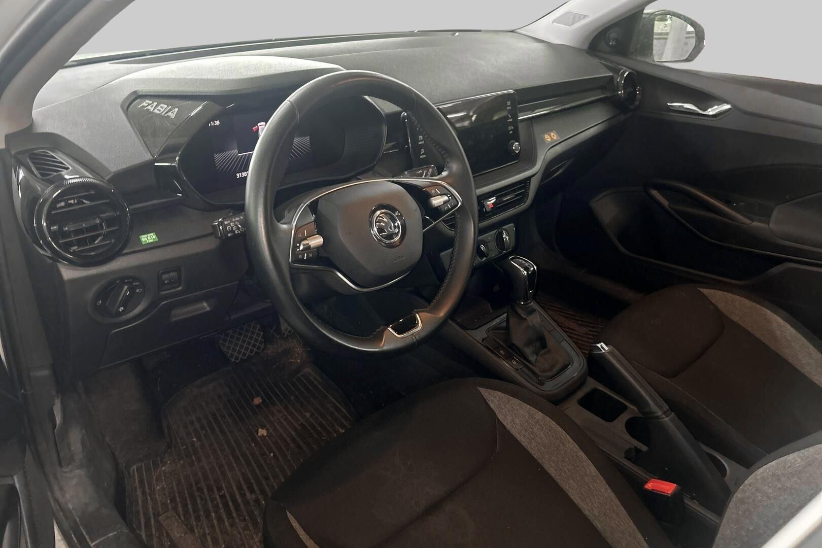Skoda Fabia iso kuva 2