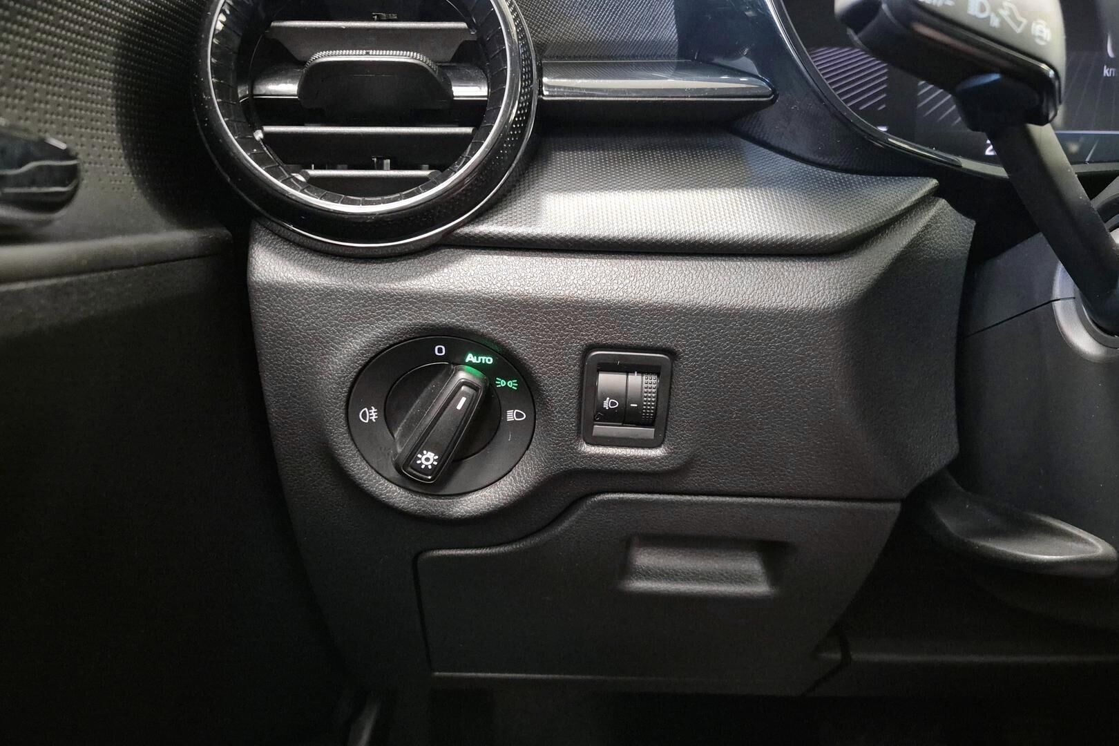 Skoda Fabia iso kuva 21