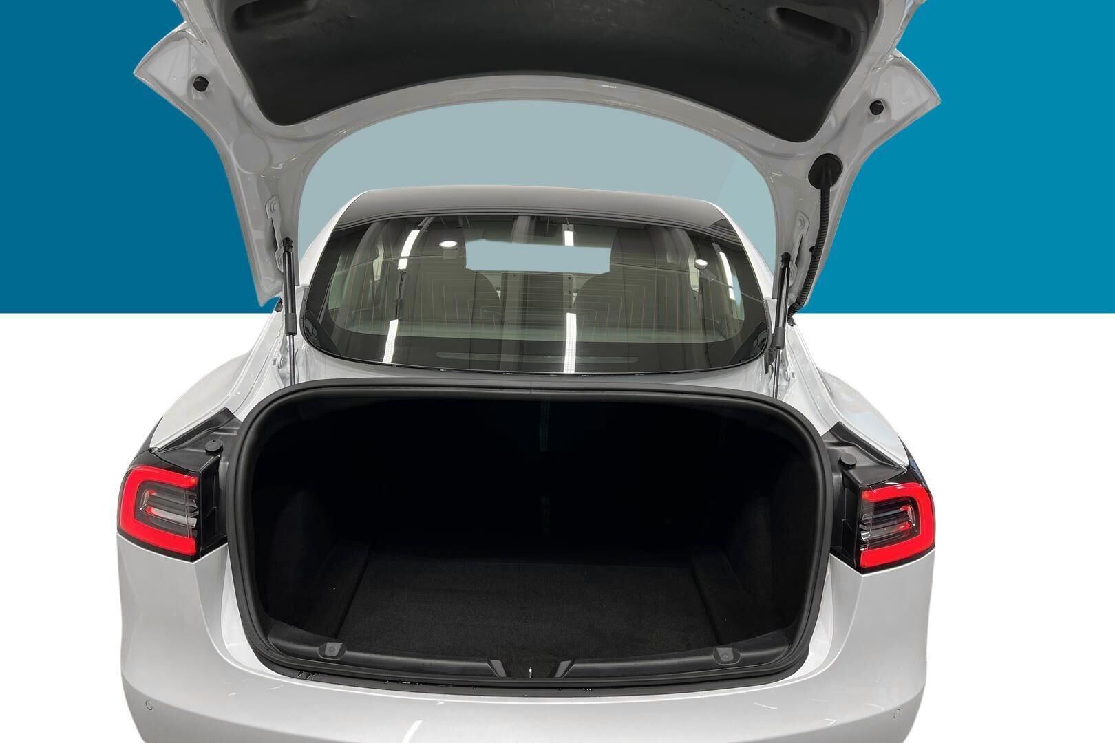 Tesla Model 3 iso kuva 11