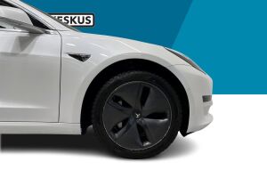 Tesla Model 3 esikatselu 12