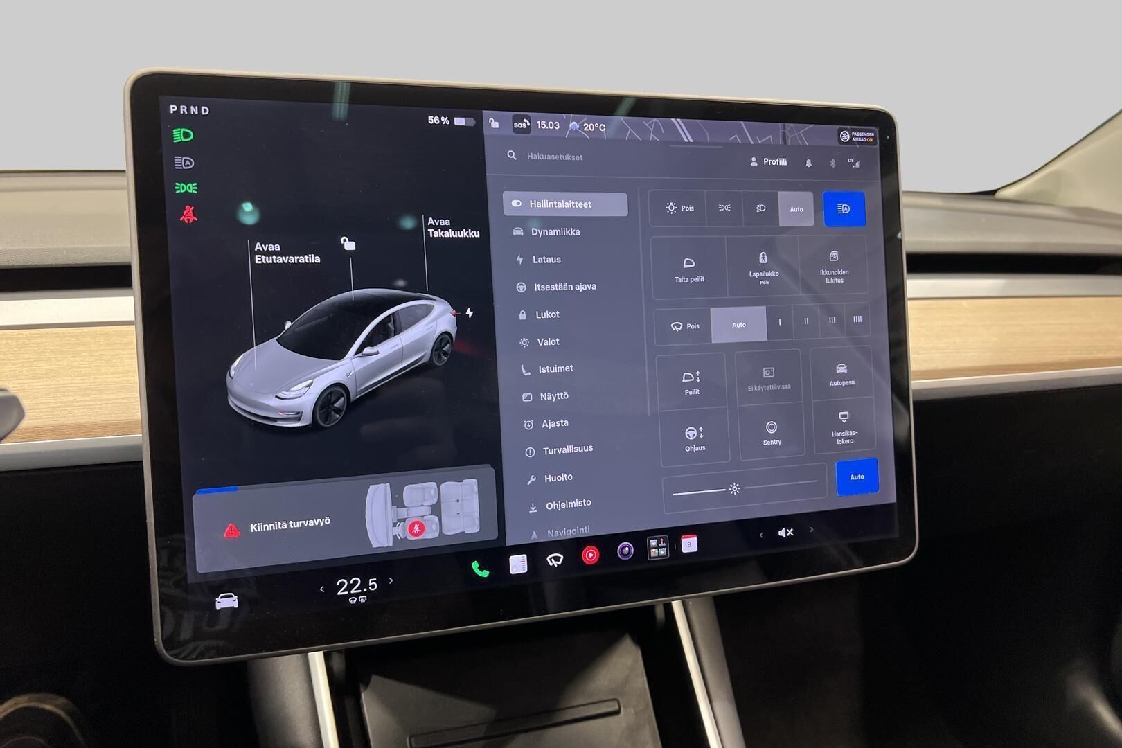 Tesla Model 3 iso kuva 26