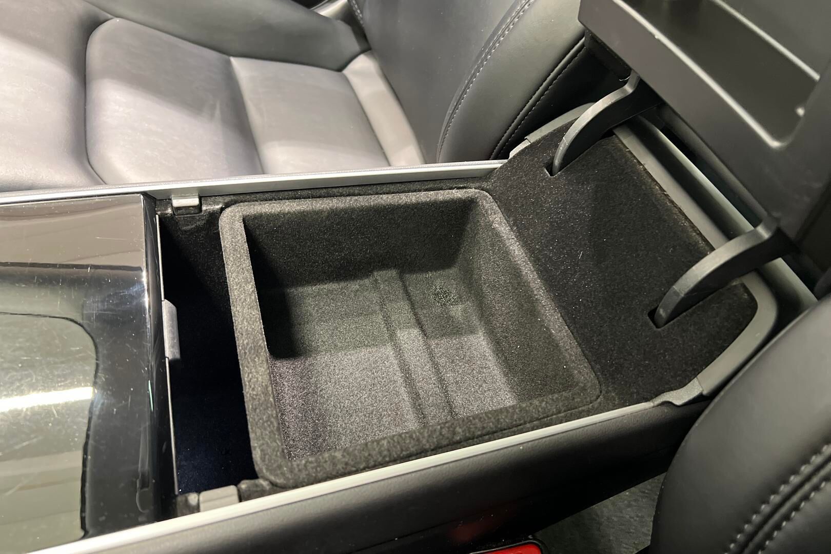 Tesla Model 3 iso kuva 16