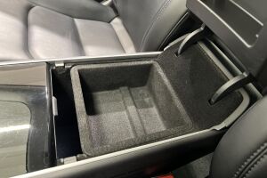 Tesla Model 3 esikatselu 16