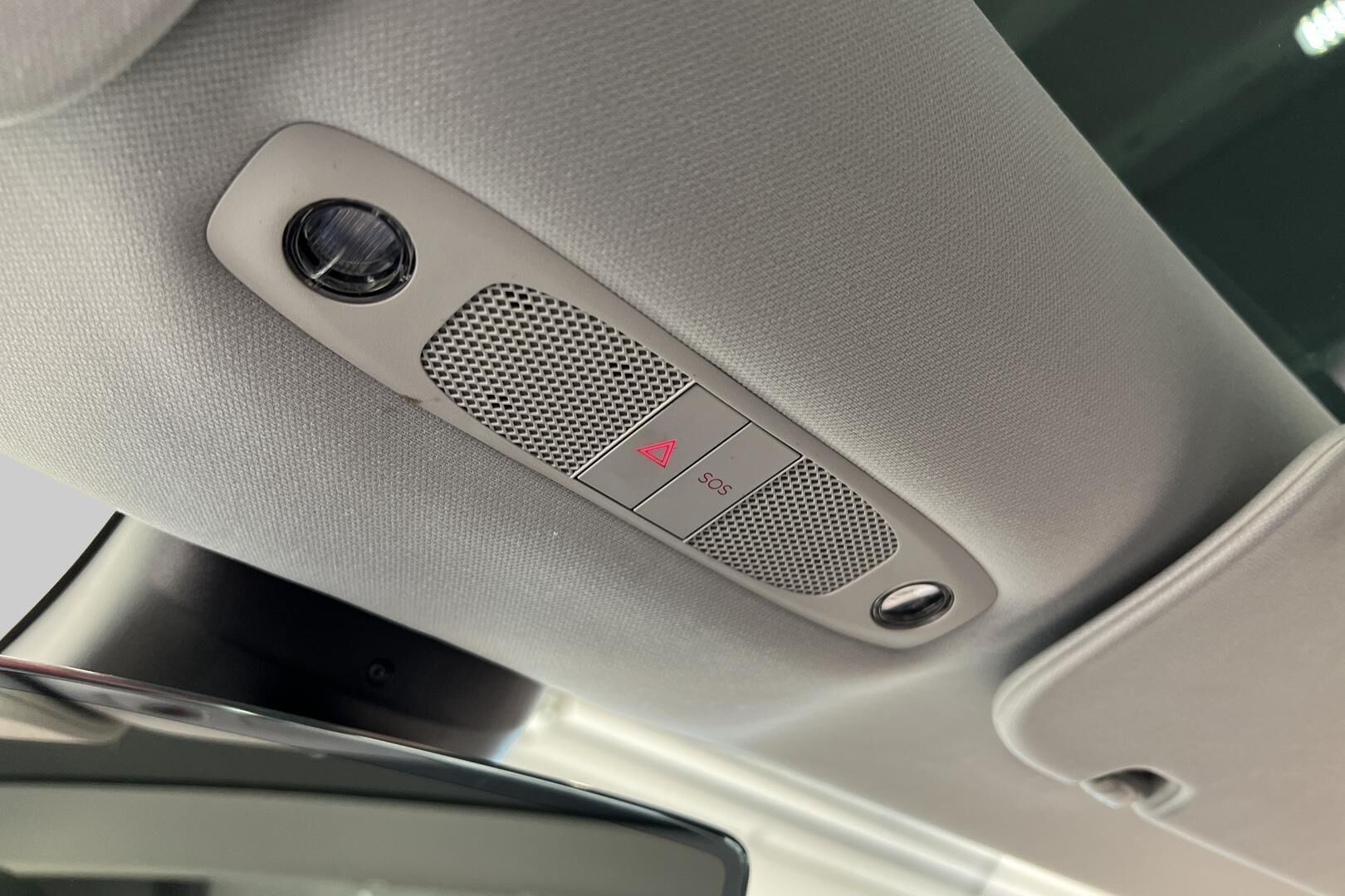 Tesla Model 3 iso kuva 17