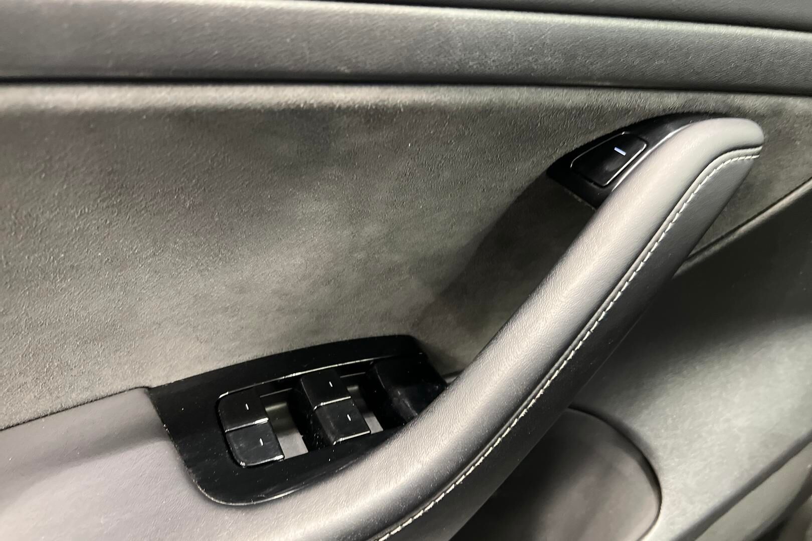 Tesla Model 3 iso kuva 20