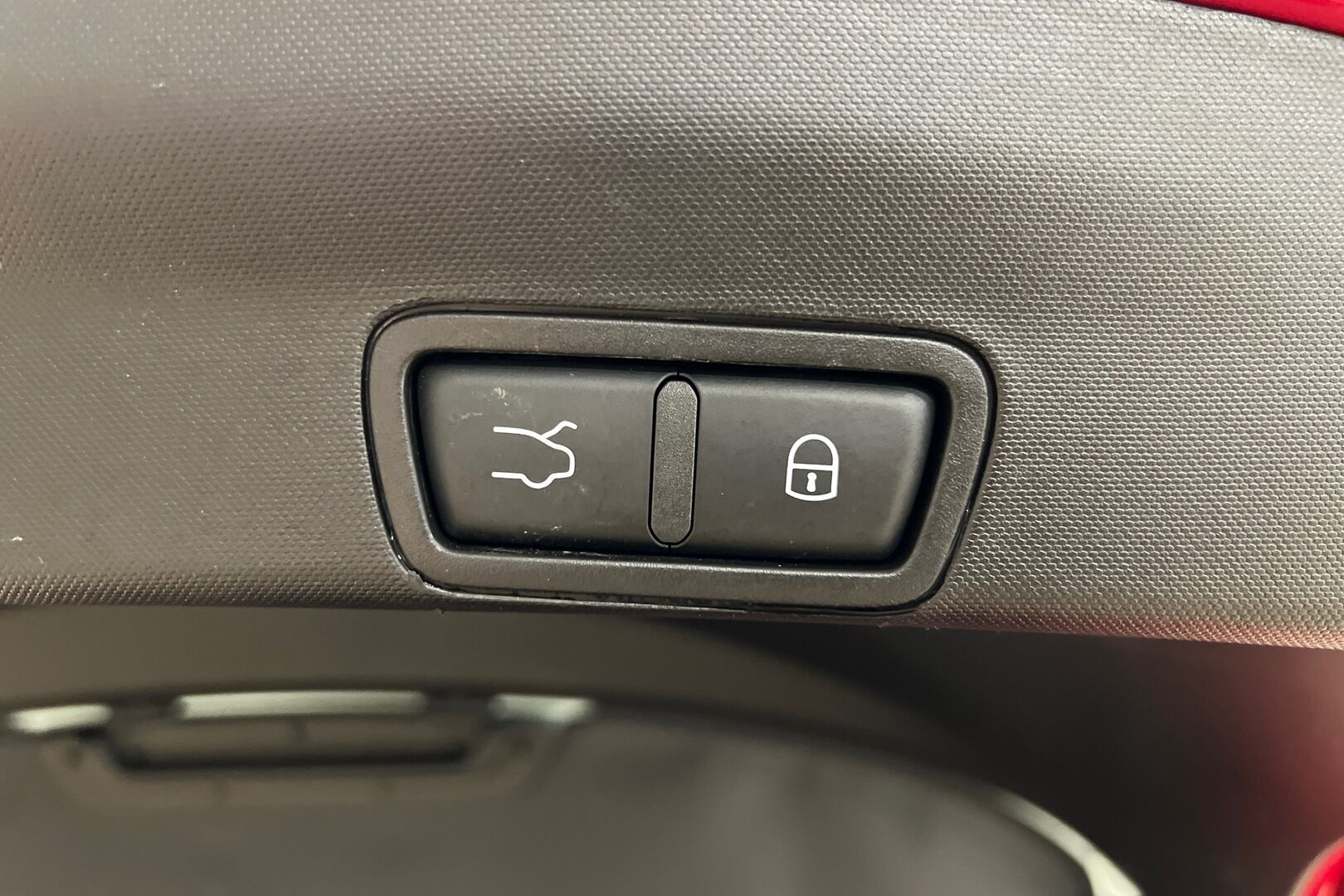 Alfa Romeo Stelvio iso kuva 12