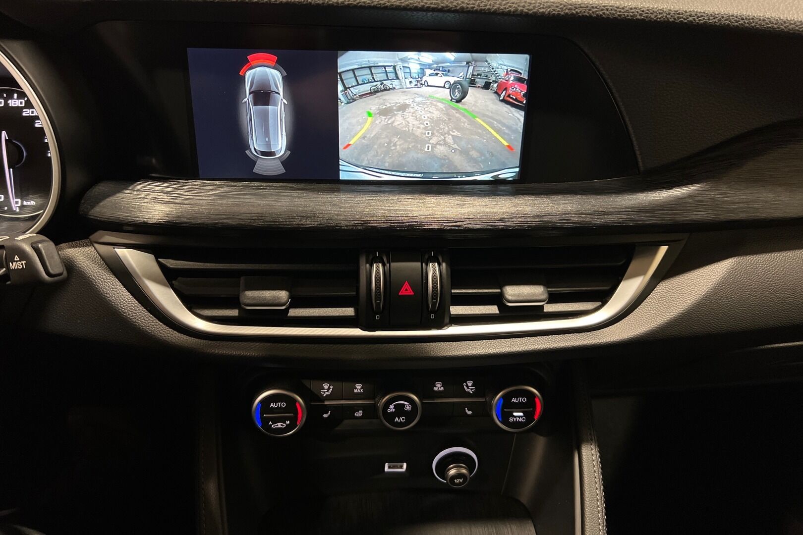 Alfa Romeo Stelvio iso kuva 17