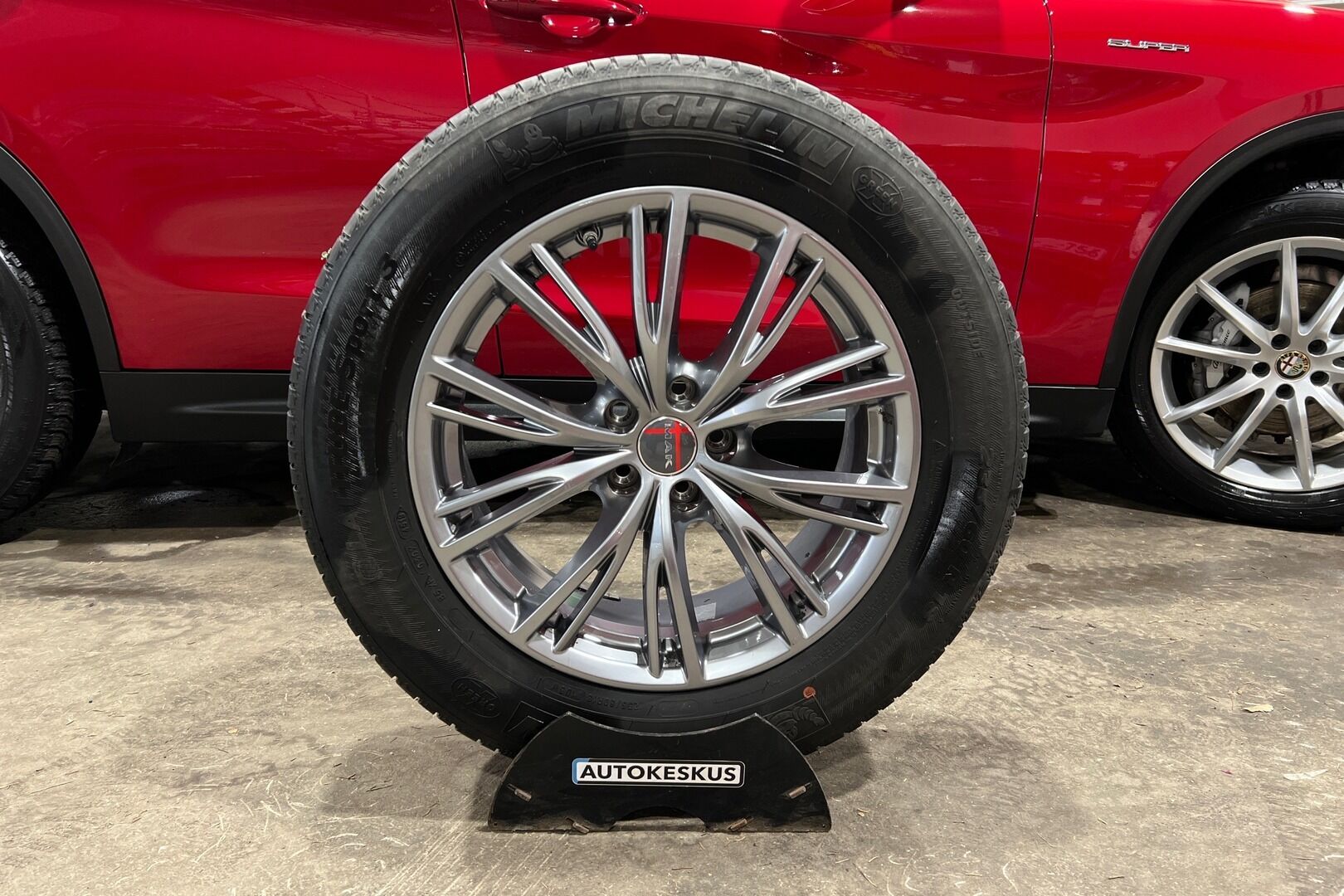 Alfa Romeo Stelvio iso kuva 7