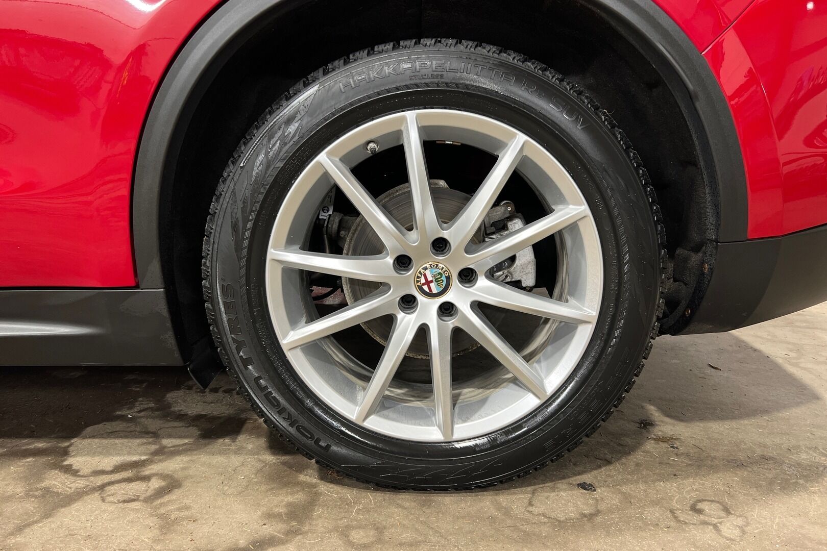Alfa Romeo Stelvio iso kuva 8