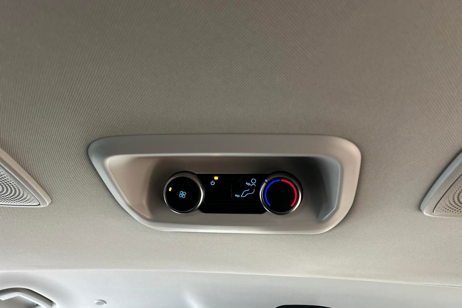 Ford Tourneo Custom iso kuva 13