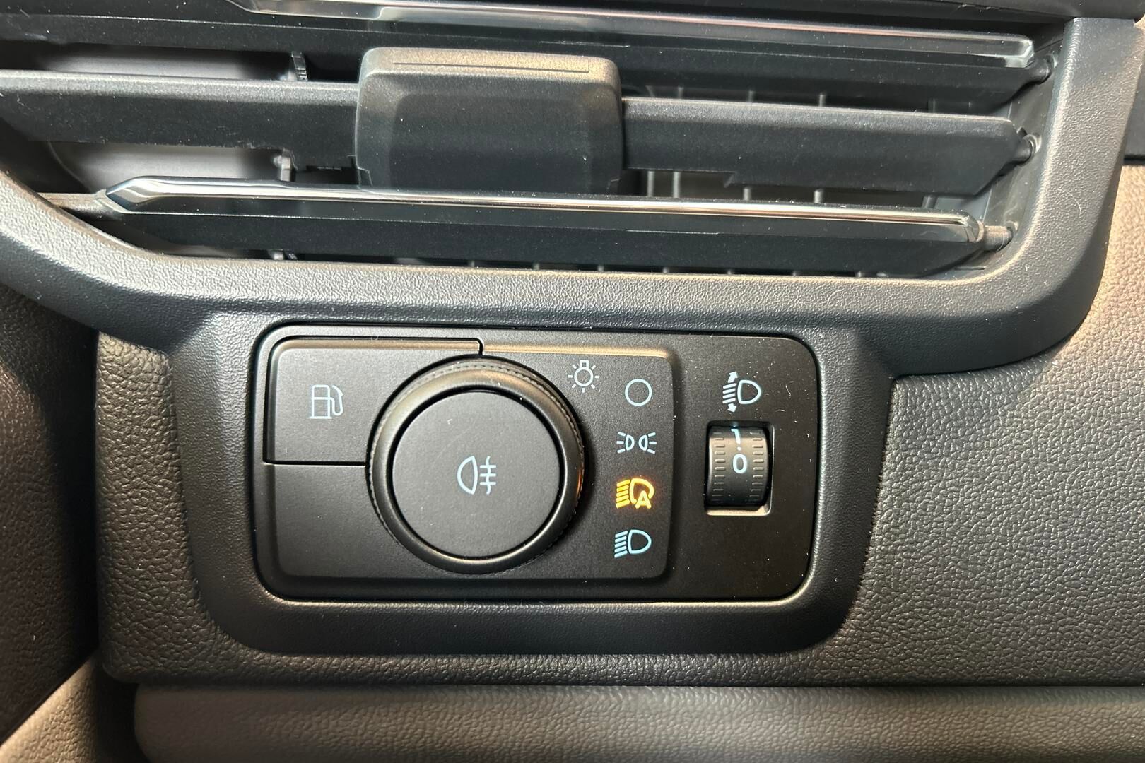 Ford Tourneo Custom iso kuva 17