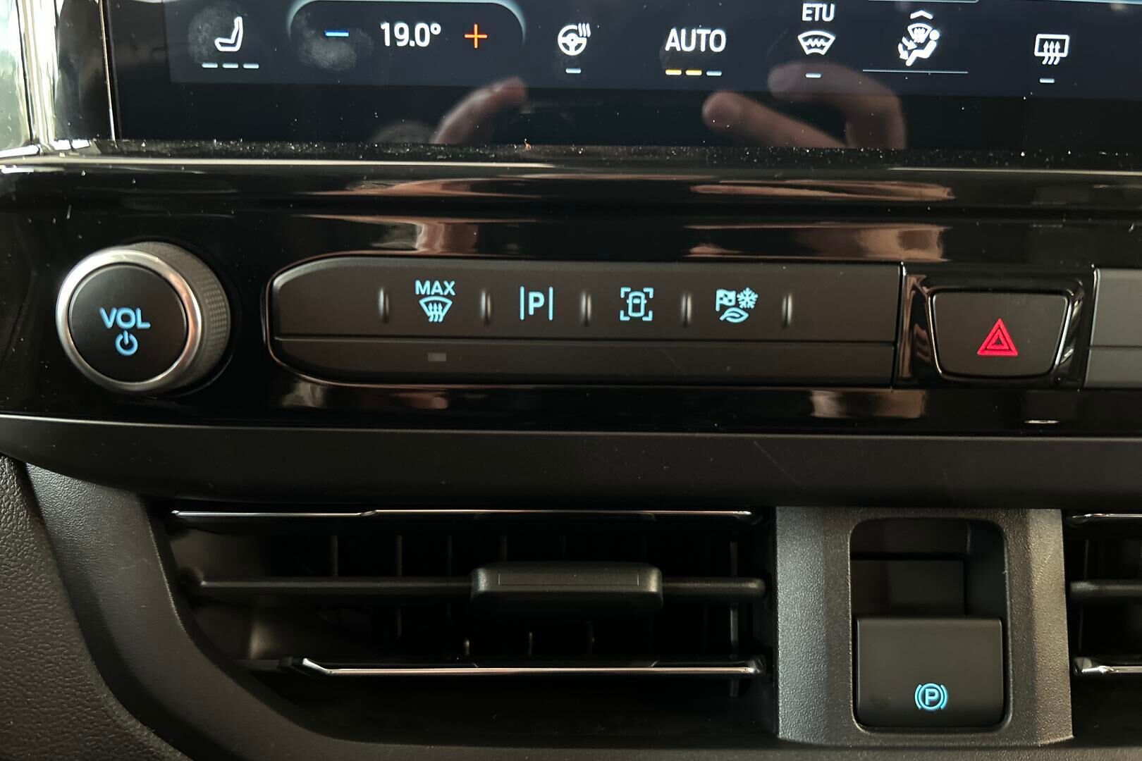 Ford Tourneo Custom iso kuva 24